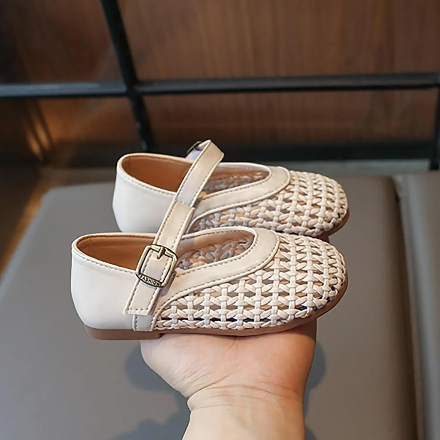 Girls Leather Sandals Close Toe Non Slip Adjustable Straps Outdoor Flats Shoes Kids Cute Summer School Sandals